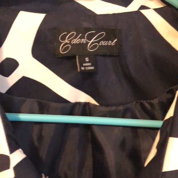 Light patterned coat - Picture 3 of 3